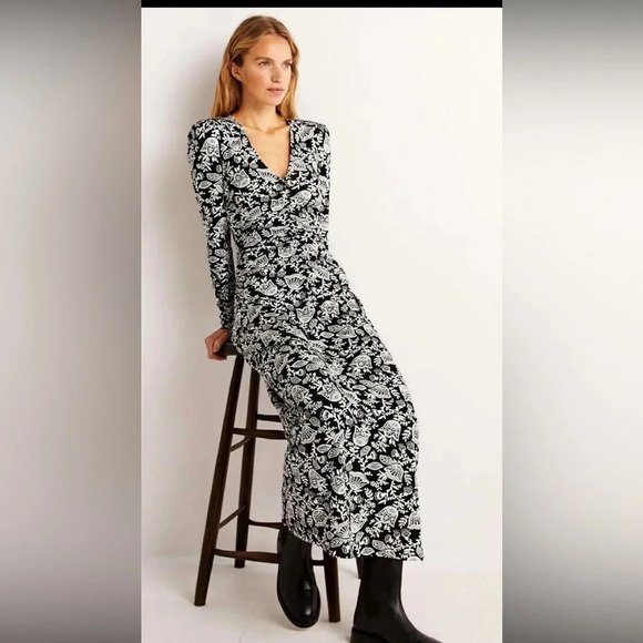 Boden Ruched Jersey
Midi Dress
• Color/pattern: black and ivory, tulip vine - Picture 3 of 9